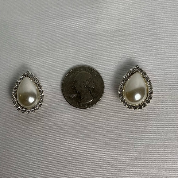 2 Pearl and rhinestone Croc shoe charms - Picture 2 of 4